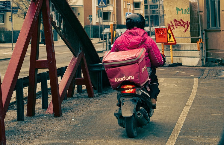 Foodora ist laut eigenen Angaben von einem Ermittlungsverfahren der Bundeswettbewerbsbehörde betroffen. (Symbolbild)