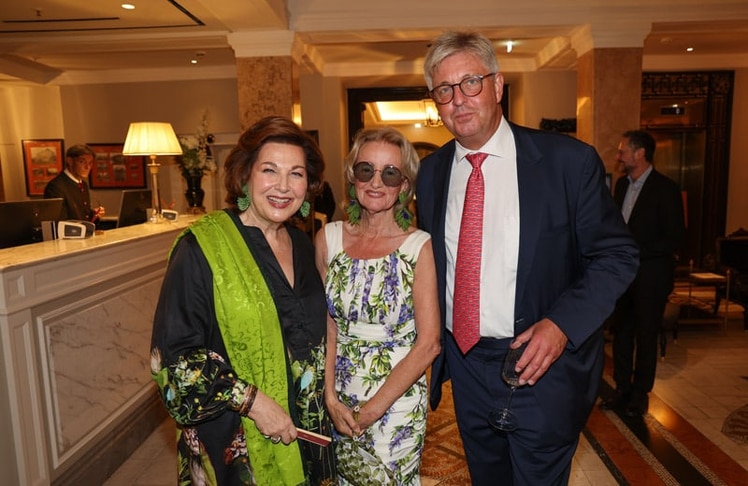 V.l.n.r. Suzanne Harf, Elisabeth Gürtler-Mauthner (Vertreterin der Eigentümerfamilie Hotel Sacher) und Thomas Streimelweger © Franz Neumayr