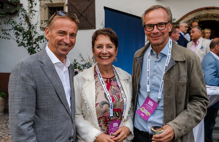 V.l.n.r.: Thomas Lichtblau (Managing Director, Casinos Austria), Sabine Herlitschka (Vorstandsvorsitzende, Infineon Technologies Austria) und Andreas Bierwirth (Vorstandsdirektor, Casinos Austria).