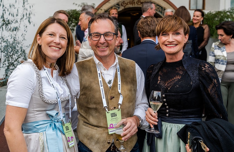 V.l.n.r.: Petra Mödlhammer-Prantner (Leiterin Marketing und Kommunikation, ASFINAG), Stefan Siegele (Geschäftsführer, ASFINAG Alpenstraßen) und Astrid Steharnig-Staudinger (Geschäftsführerin, Österreich Werbung).