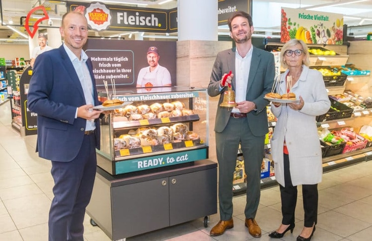 V.l.n.r.: Thomas Ruhmer (Vertriebsleiter Penny Fleisch), Johannes Greller (Geschäftsführer Penny Österreich) und Bezirksrätin Monika Rapp.