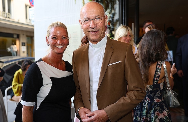 Natalie Nemec und Dompfarrer Toni Faber 