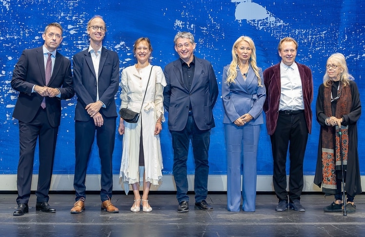 V.l.n.r.: Bogdan Roščić (Direktor der Wiener Staatsoper), Kaspar Mühlemann Hartl (Direktor von museum in progress), Edelgard Gerngross (Künstlerin), Alois Herrmann (Projektmanagement bei museum in progress), Antonella Mei-Pochtler (Unternehmerin), Daniel Birnbaum (Kunsthistoriker, Kurator und Jurymitglied) und Kathrin Messner (Mitbegründerin und Vorstandsvorsitzende von museum in progress).