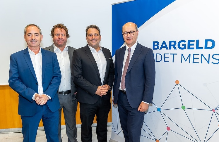 V.l.n.r.: Gerhard Gierer (Geschäftsführer der Geldservice Austria), Harald Pitters (Meinungsforscher), Matthias Schroth (Direktor der OeNB-Hauptabteilung Recht, Bargeld und Beteiligungen) und Johannes Pressl (Gemeindebundpräsident).