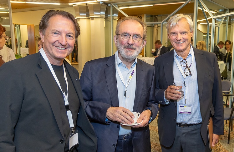 V.l.n.r.: Marc Zimmermann (Eigentümer und Geschäftsführer von N1 – Mein Niederösterreich TV, vormals NÖN-TV), Fritz Hausjell (Medienwissenschaftler und Präsident von Reporter ohne Grenzen Österreich) und Andreas Kovar (Geschäftsführer von Kovar & Partners).