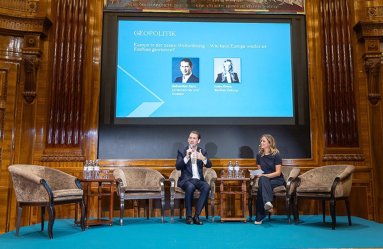 Sebastian Kurz (Unternehmer, Investor & Bundeskanzler a.D.) diskutierte mit Luise Evers ("Berliner Zeitung") über Europas geopolitische Position und die notwendigen Weichenstellungen in einer neuen Weltordnung. © LEADERSNET / R. Brunhölzl