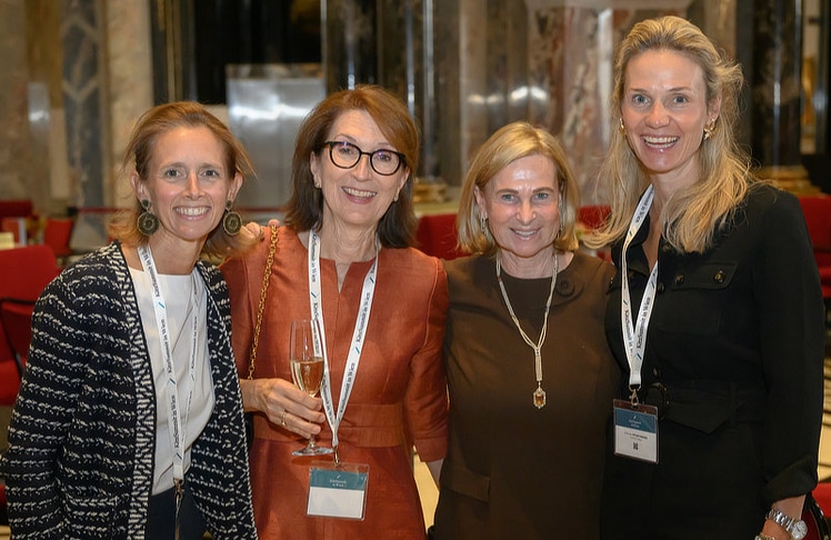 V.l.n.r.: Therese Niss (Vorstand, MINTality Stiftung), Gabi Spiegelfeld (Initiatorin des KitzSummit) und Antonia Stubenberg (Director, Exclusive Cars Vertrieb GmbH). © LEADERSNET / H. Tremmel
