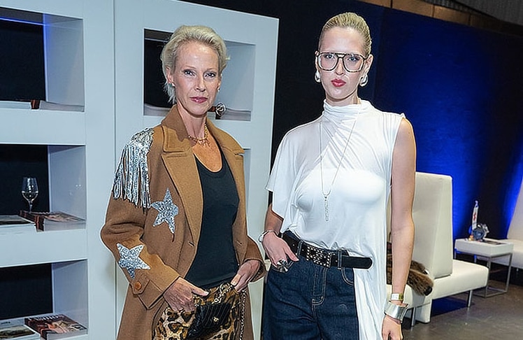 Die Models Martina Gleissenebner-Teskey (l.) und Lou-Anne Gleissenebner-Teskey. © Andreas Tischler 