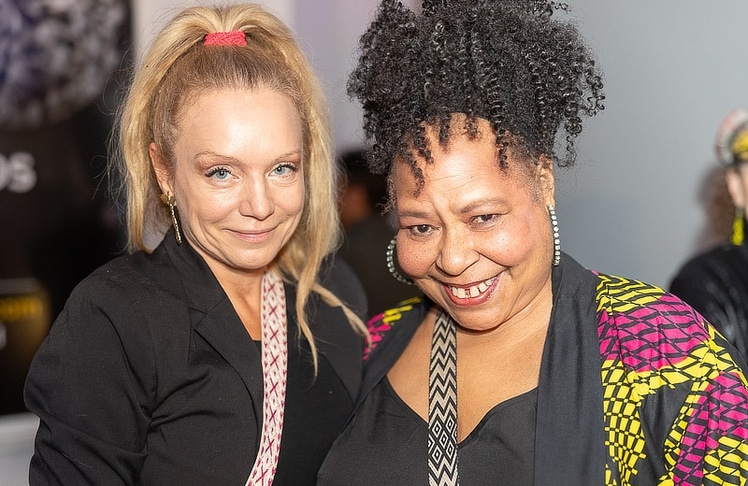 V.l.n.r.: Niddl – Anita Ritzl (Sängerin & Moderatorin), Kim Cooper (Sängerin, Komponistin & Produzentin). © LEADERSNET / R. Brunhölzl 