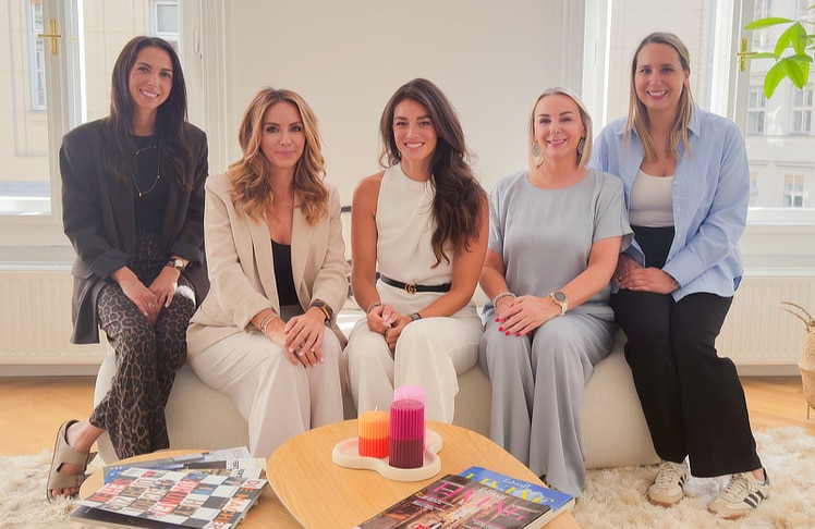 V.l.n.r.: Ana Knezevic (PR-Managerin Vibe Vienna), Nica Seper (Founder & CEO Vibe Vienna), Clara Wiltschke (Geschäftsführende Gesellschafterin AEE), Anna Mikoda-Jarosz (Projektleitung AEE) und Kathrin Klikovits (Head of Marketing AEE).