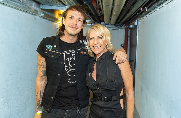 Musiker Dominik Wlazny alias Marco Pogo und compact-electric-Geschäftsführerin Ulrike Haslauer.