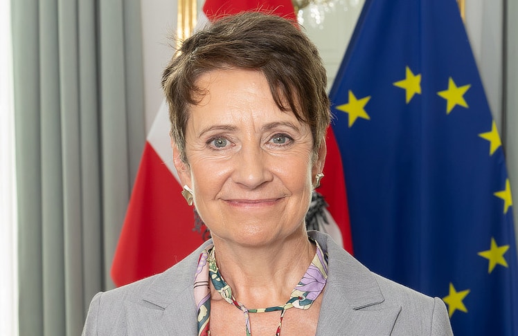Sabine Herlitschka (CEO, Infineon Technologies Austria).