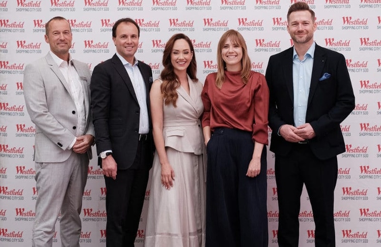 V.l.n.r.: Zsolt Juhasz, General Manager der Westfield Shopping City Süd, Paul Douay, Managing Director, Asset Management, Central Europe bei Unibail-Rodamco-Westfield, Moderatorin Sasa Schwarzjirg, Zukunftsforscherin Theresa Schleicher und Rainer Will, Geschäftsführer des Handelsverbands.