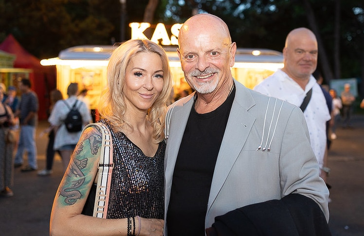 Unternehmerin Simone Lugner und Musiker Gary Lux. © LEADERSNET / R. Brunhölzl