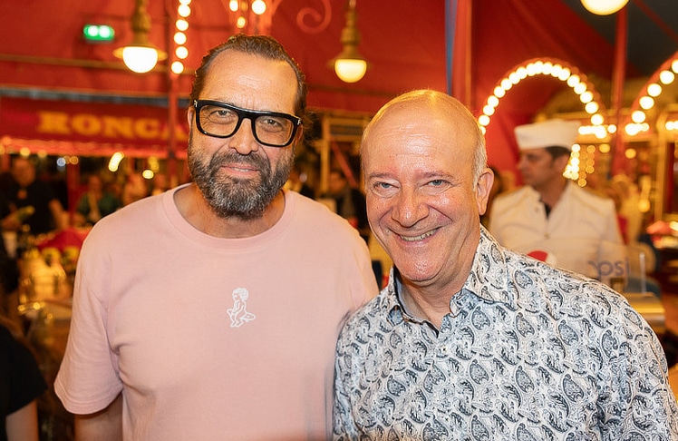Kabarettist Gerald Fleischhacker (l.) und Entertainer Andy Lee Lang. © LEADERSNET / R. Brunhölzl