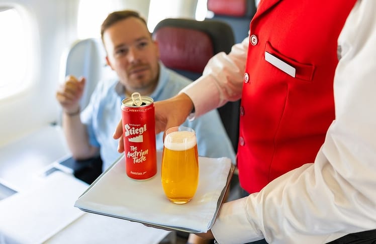 Das "Flüssige Gold der Salzburger" erfrischt künftig Bierfreund:innen in allen Reiseklassen von Austrian Airlines.