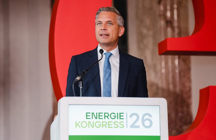 In seiner Ansprache erklärte Wolfgang Hattmannsdorfer (Bundesminister für Wirtschaft, Energie und Tourismus von Österreich), dass das Thema Energie "ganz oben auf der Agenda der Bundesregierung" stehe.