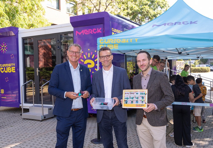 Merck brachte Schulklassen im "Curiosity Cube" zum Forschen