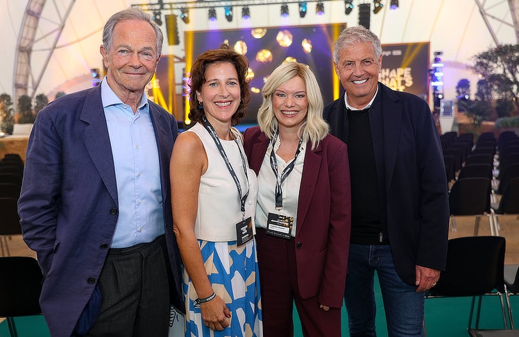 V.l.n.r.: Andreas Treichl (Vorstandsvorsitzender Erste Stiftung), Christiane Noll (CEO Avanade Österreich), Corinna Milborn (Infodirektorin ProSiebenSat.1 Puls 4) und Gerhard Zeiler (President International Warner Bros. Discovery).