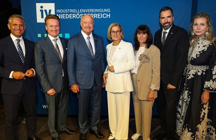 V.l.n.r.: Wirtschaftsminister Wolfgang Hattmannsdorfer, IV-Präsident Georg Knill, Bundeskanzler Christian Stocker, Landeshauptfrau Johanna Mikl-Leitner, WKÖ-Präsidentin Martha Schultz, IV-NÖ-Präsident Kari Ochsner und IV-NÖ-Geschäftsführerin Michaela Roither