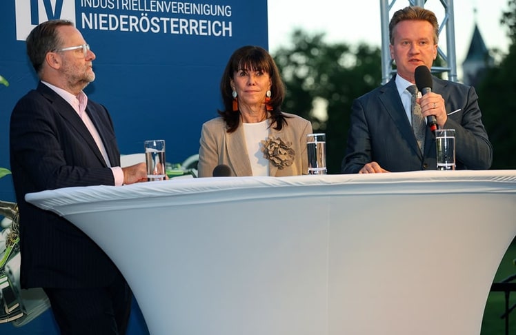 V.l.n.r.: Staatssekretär Sepp Schellhorn, WKÖ-Präsidentin Martha Schultz und IV-Präsident Georg Knill beim Panel am Tag der NÖ Industrie.
