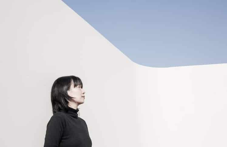 Han Kang (Südkorea): Die Literaturnobelpreisträgerin 2024 – leise, konzentrierte Prosa über Gewalt, Erinnerung und Verletzlichkeit. Bei Sprachsalz stellt sie "Der goldene Faden"vor. © Paik Dahuim