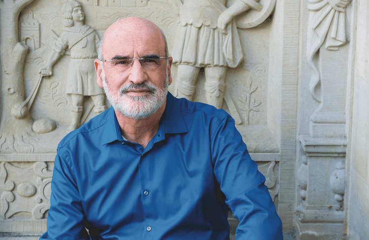 Fernando Aramburu (Spanien/Deutschland): Fünfzig Jahre musste man auf den großen Roman über das Baskenland, die ETA und den Separatismus warten – dann kam "Patria". Mit "Fabula", fast einem Schelmenroman, knüpft der in Hannover lebende Autor meisterhaft daran an. © Gabriele Pape