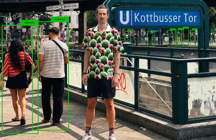 Mit "Digital Camouflage" will Simon Weckert auf die Schwächen automatisierter Überwachung aufmerksam machen.