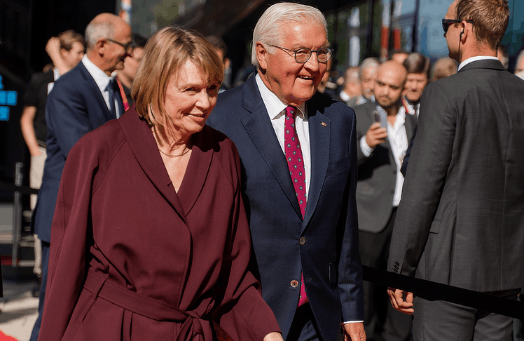 Elke Bündenbender und Ehemann, der deutsche Bundespräsident Frank-Walter Steinmeier 
© A. Rieck/ LEADERSNET