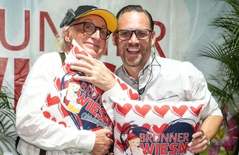 Brunner Wiesn startete mit Otto Waalkes und prominentem Bieranstich