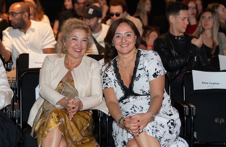 V.l.n.r.: Ece Öztürk (Türkische Generalkonsulin) und Orkide Deniz Akyamac (Erste Botschaftsrätin).