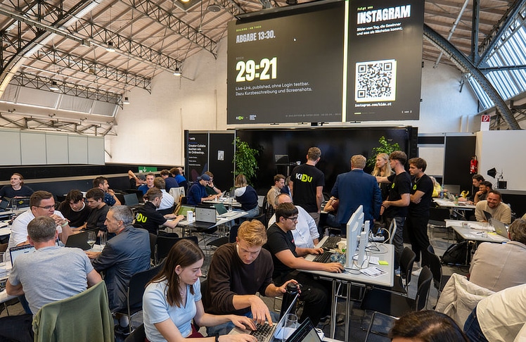 Beim KIDU × FAFGA Buildathon entwickelten knapp 100 Teilnehmende in 25 Teams innerhalb von fünf Stunden KI-basierte Lösungen für Hotellerie und Gastronomie.