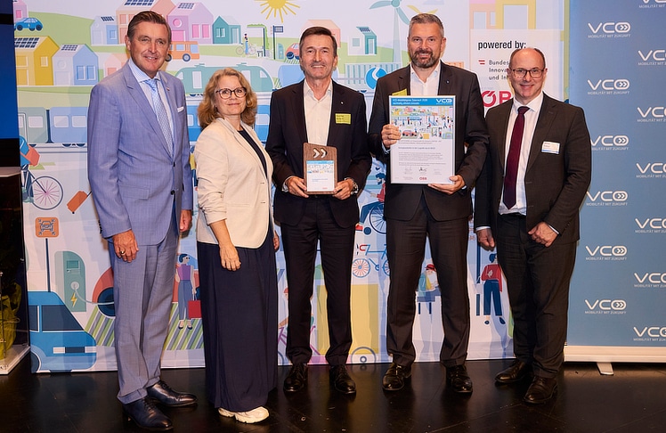V.l.n.r.: Peter Hanke (Mobilitätsminister), Ulla Rasmussen (VCÖ-Geschäftsführerin), Ehrenfried Werderits (Geschäftsführer, Schachinger Logistik Holding), Manuel Pfeil (Powerlink) und Otmar Frühauf, Vorstand ÖBB Personenverkehr AG © VCÖ/Ben Leitner