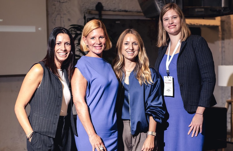 V.l.n.r: Christine Schober (Head of Corporate Communication bei valantic Austria), Alexandra Vetrovsky-Brychta (DMVÖ-Präsidentin), Ines Eschbacher (Geschäftsführerin von valantic Austria) und Vivienne Nieuwenhuizen (Geschäftsführerin des DMVÖ). 