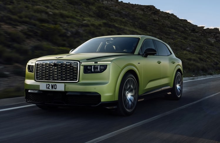 Unter Designchef Robin Page entstand ein vergleichsweise flach gezeichnetes SUV mit langem Radstand und kurzen Überhängen.