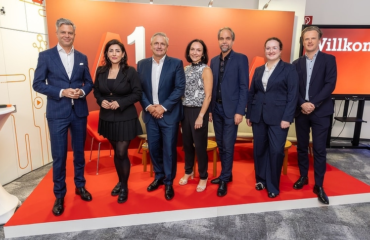 V.l.n.r.: Thomas Arnoldner (A1 Group Deputy CEO), Ilkay Idiskut (Pädagogin und Protagonistin der Dokumentation "Favoriten"), Jiří Dvorjančanský (A1 Österreich CEO), Daniela Fritz (A1 Österreich Leiterin ESG und A1 digital.campus), Oliver Scheibenbogen (klinischer Psychologe und Autor), Karoline Kohlross (Vertreterin des Saferinternet.at Youth Panel) und Bernhard Jungwirth (ÖIAT-GF, Leiter von Saferinternet.at und Internet-Ombudsmann).