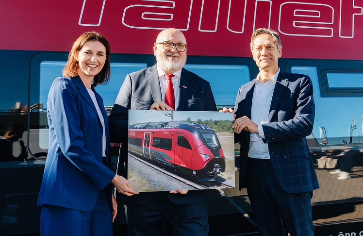 V.l.n.r.: Tanja Kienegger (Managing Director Siemens Mobility Austria), Andreas Matthä (CEO ÖBB-Holding AG) und Michael Peter (CEO of Siemens Mobility). © Siemens Mobility/Marius Schwarz