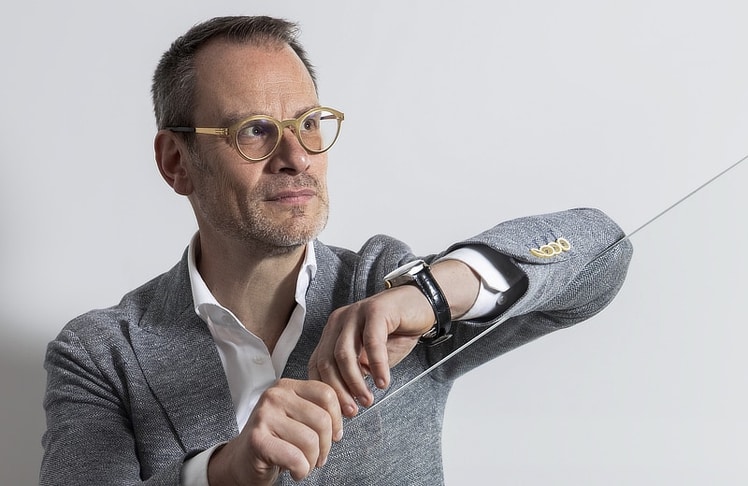 Umdenken. Die Kurve geht nicht
mehr nach oben, sagt der deutsche Wirtschaftswissenschaftler und hat Ideen gegen die Abwärtsspirale. Hören Sie ihn
auch im Podcast auf www.aehre.media
