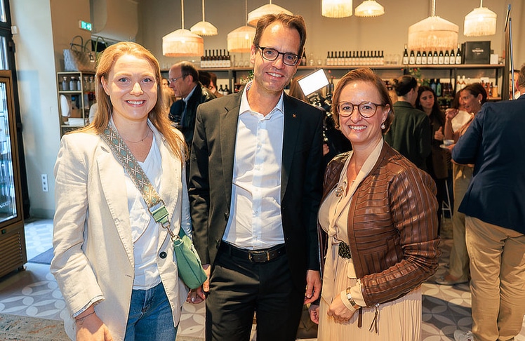 V.l.n.r.: Julia Kolarik (Geschäftsführerin, JuNi Immobilien), Immanuel Kudlacek (Leiter Kompetenzzentrum Immobilien, RLB NÖ/W) und Nicole Fürntrath (Obfrau der Fachgruppe Immobilien- und Vermögenstreuhänder, WKW).