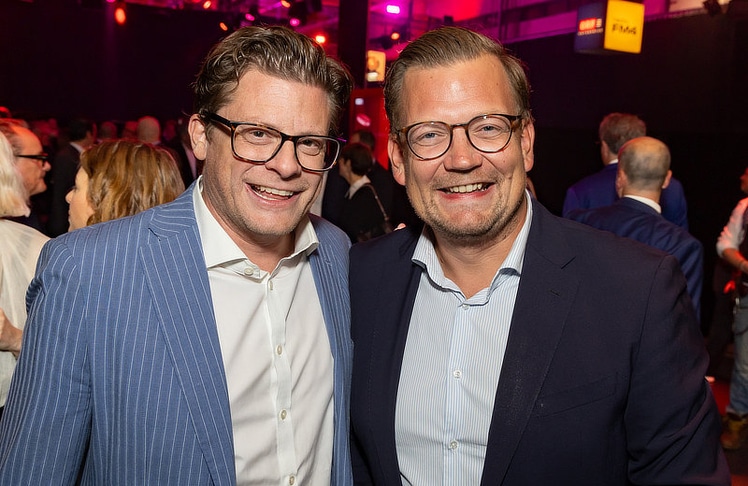 Christian Pesau (GF des Arbeitskreises der Automobilimporteure in der IV, l.) und Jürgen Hofer (Publishing Director von Horizont Österreich).