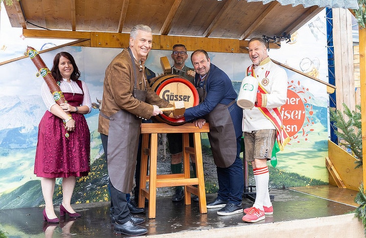 Den Bieranstich übernahmen der Wiener SPÖ-Klubvorsitzende Josef Taucher und Leopoldstadts Bezirksvorsteher Alexander Nikolai.