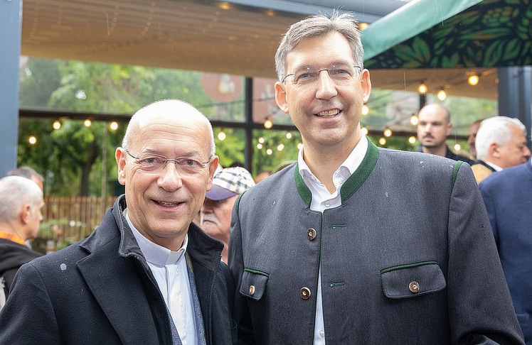 Dompfarrer Toni Faber (l.) und Bezirksvorsteher der Inneren Stadt Markus Figl.