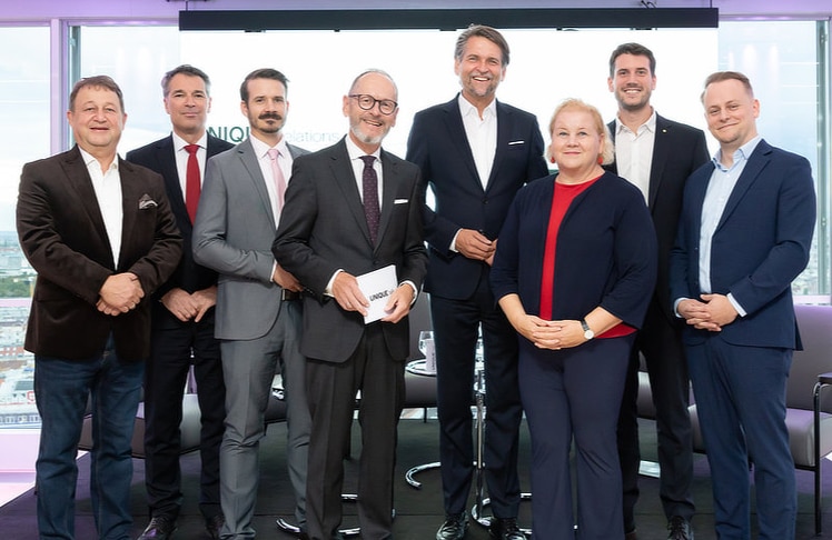 V.l.n.r.: Josef Kalina (Geschäftsführer Unique relations), Manuel Schalk (Vorstand Wiener Städtische Versicherung), Benjamin Glaser (Facharzt für Allgemein- und Viszeralchirurgie), Gerald Groß (Moderator), Peter Lehner (SVS Obmann), Korinna Schumann (Bundesministerin für Soziales, Gesundheit, Pflege und Konsumentenschutz), Thomas Kuchlbacher (Leiter Krankenversicherung der Wiener Städtischen) und David Wachabauer (Abteilungsleiter Primärversorgung & Versorgungskoordination Gesundheit Österreich). © Unique relations/APA-Fotoservice/Jana Madzigon