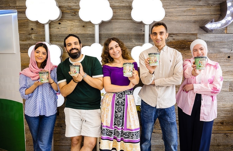 Entwickelt wurde die neue Sorte gemeinsam mit Unternehmer:innen mit Fluchterfahrungen: (v.l.n.r.) Heela Yoon, Fouad Al Kadi, Maysa Ismael, Anil Qasemi und Alaa Alsewid