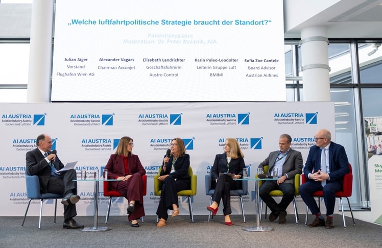 V.l.n.r.: AIA-Geschäftsführer Peter Malanik, Elisabeth Landrichter, Geschäftsführerin Austro Control, Karin Puleo-Leodolter, Leiterin Gruppe Luft BMIMI, Sofia Zoe Cantele, Board Advisor International & Government Affairs bei Austrian Airlines, Alexander Vagacs, Chairman Avconjet und Flughafen Wien-Vorstand Julian Jäger