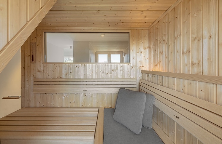 Sauna Premium von Klafs als eingepasste Nischenlösung.