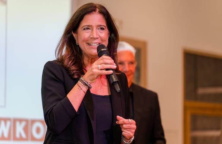 Birgit Streibel-Lobner, Fachgruppenobfrau der Persönlichen Dienstleister in der WKNÖ, sprach in ihrer Eröffnungsrede über die Herausforderungen von Schnelllebigkeit, Leistungsdruck und ständiger Erreichbarkeit sowie die Bedeutung von persönlichem Austausch und gegenseitiger Unterstützung.
