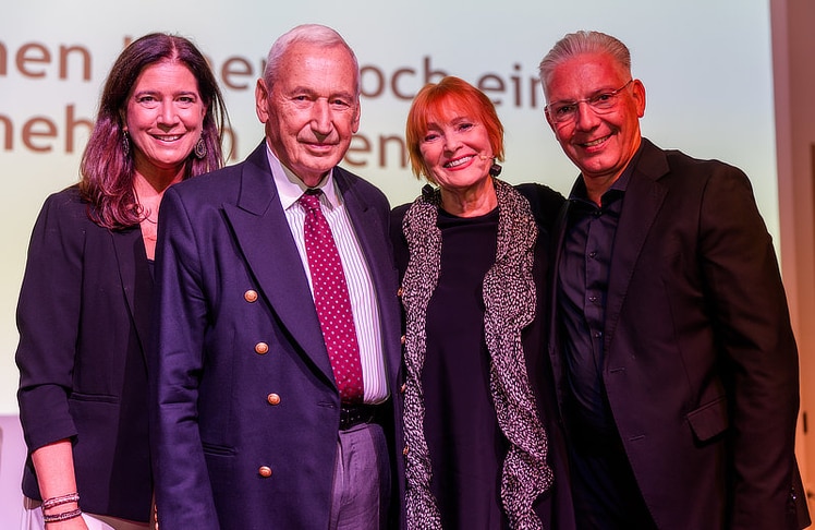 V.l.n.r.: Birgit Streibel-Lobner (Fachgruppenobfrau der Persönlichen Dienstleister, WKNÖ), Johannes Huber (Mediziner und Autor), Chris Lohner (Autorin, Moderatorin und Schauspielerin) und Paul Leitenmüller (CEO, Opinion Leaders Network).