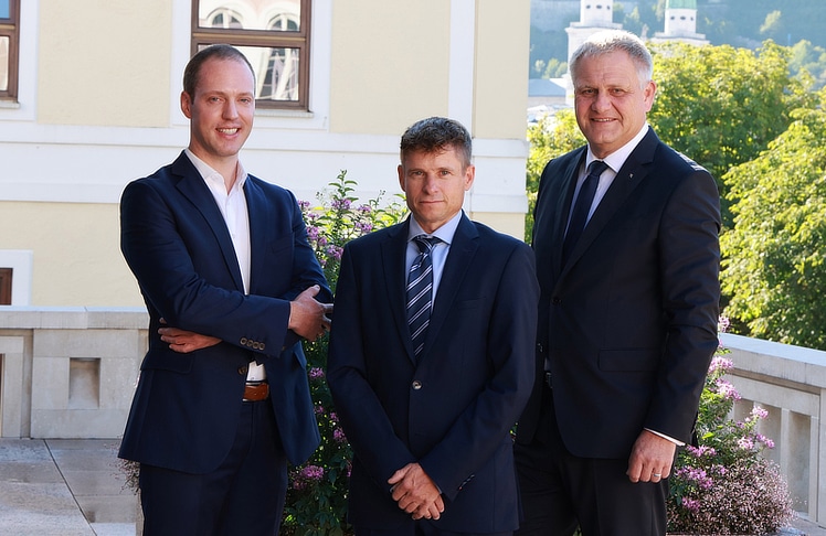 V.l.n.r.: Matthias Reith und Gunter Deuber (beide Raiffeisen Research, Wien) und Peter Mayr (Raiffeisen Immobilien Salzburg) © RVS
