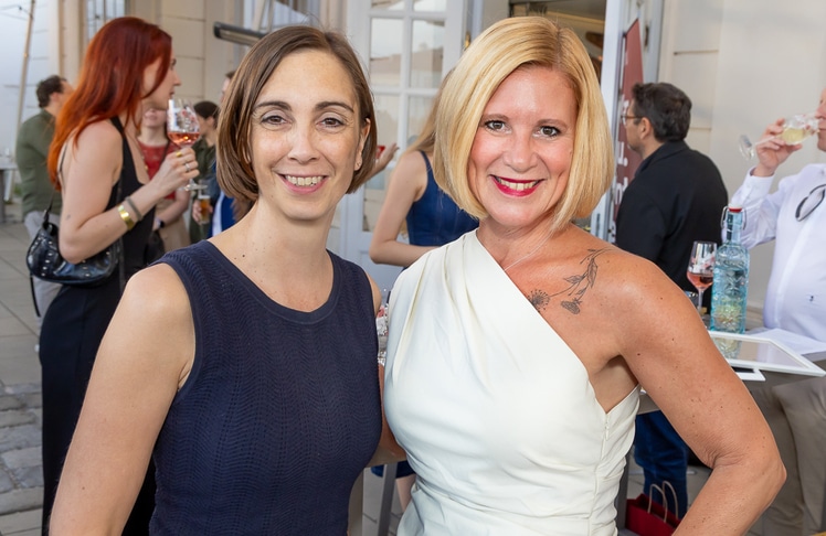 V.l.n.r.: Barbara Klinser-Kammerzelt (Vice President Brand & Marketing Communications, Magenta Telekom) und Alexandra Vetrovsky-Brychta (DMVÖ-Präsidentin).